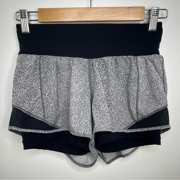 LULULEMON Hotty Hot Naked 4” Shorts - Picture 2 of 5